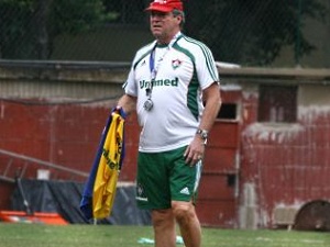 Abel Braga faz mistério sobre escalar Thiago Neves domingo (12)